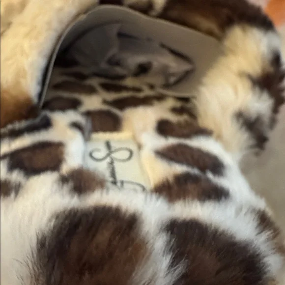 Jessica Simpson Brown Leopard Plush Slippers - Picture 5 of 8